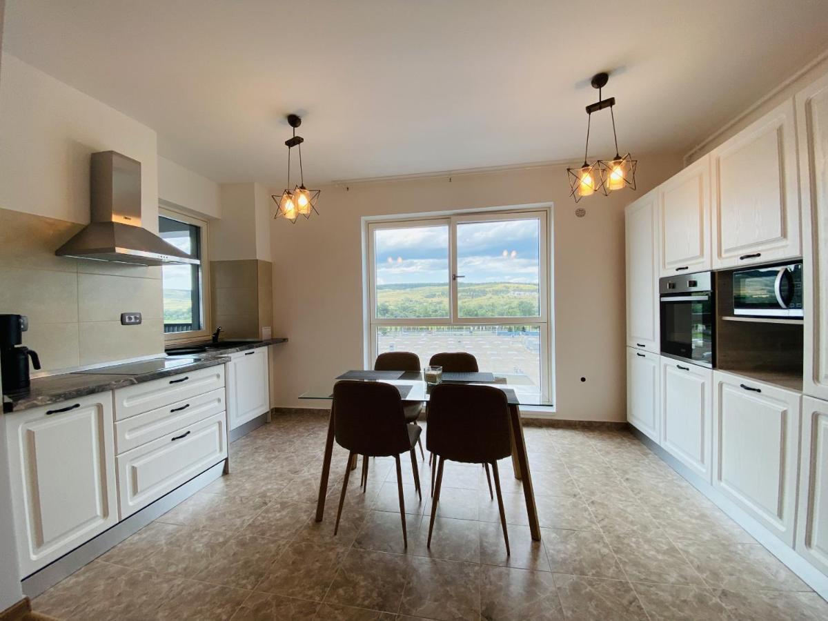 Deluxe Apartment With Balcony And Private Parking In Colvmna Residence Клуж-Напока Экстерьер фото