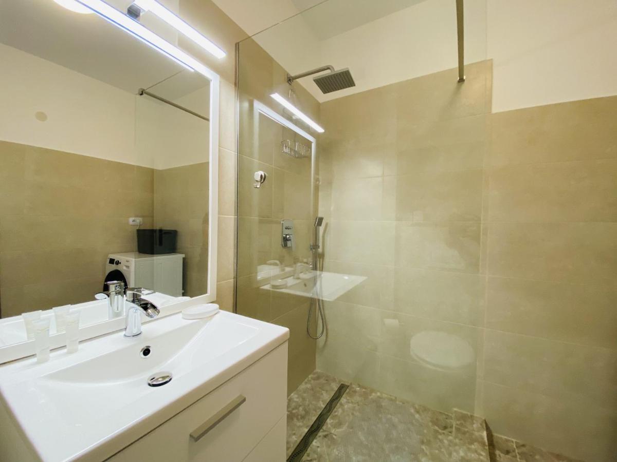 Deluxe Apartment With Balcony And Private Parking In Colvmna Residence Клуж-Напока Экстерьер фото