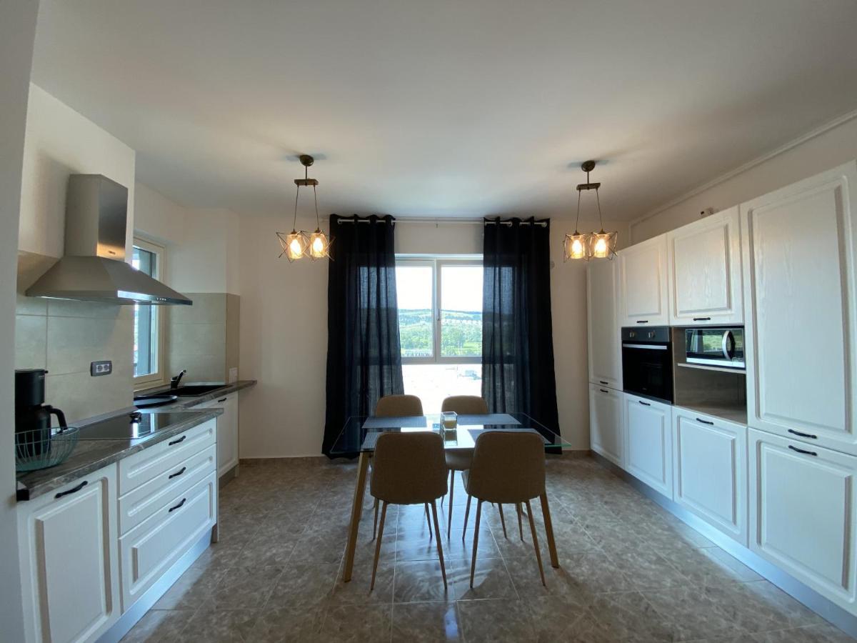 Deluxe Apartment With Balcony And Private Parking In Colvmna Residence Клуж-Напока Экстерьер фото